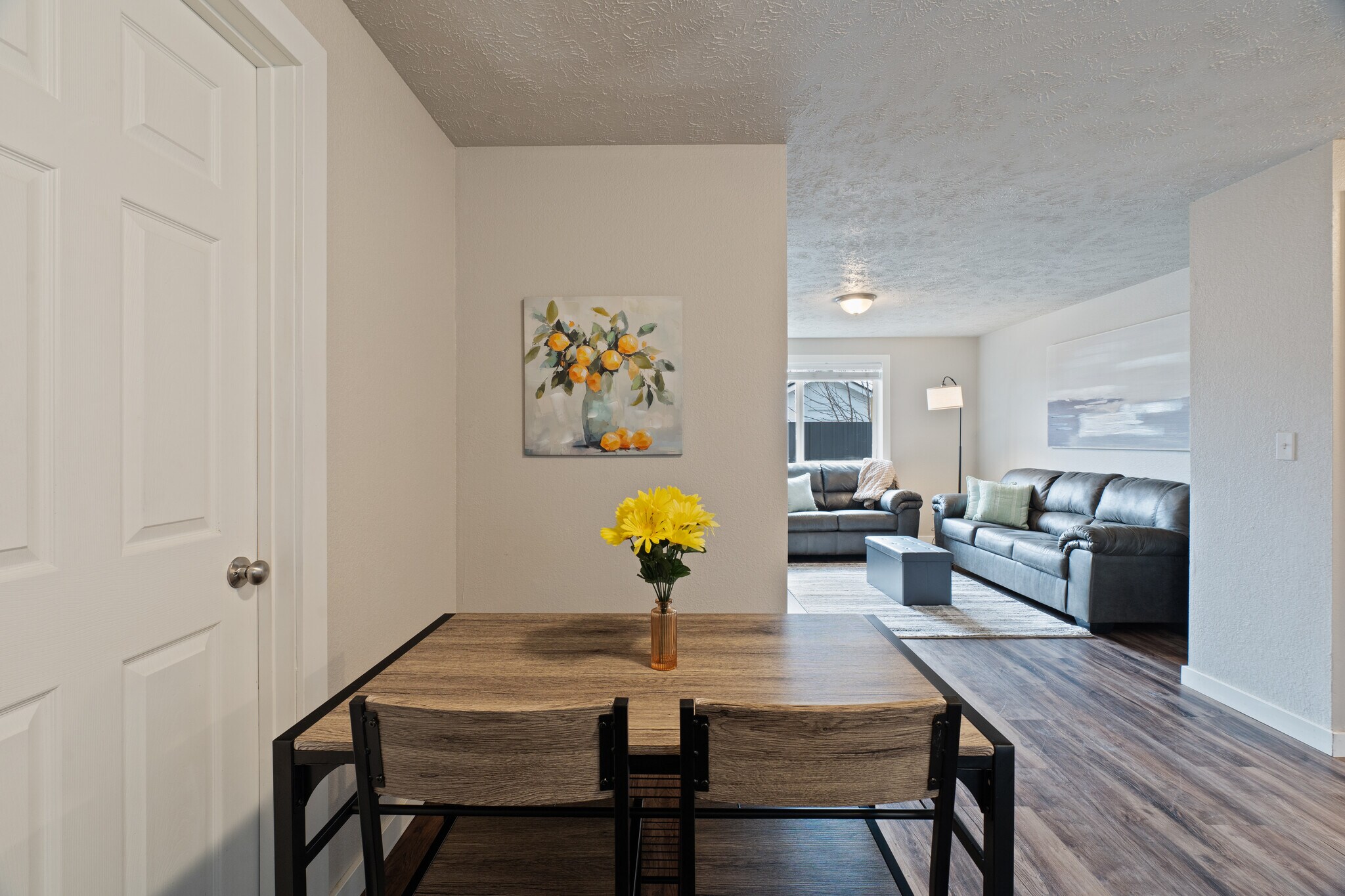 Dining Area - 3012 N Hogan St