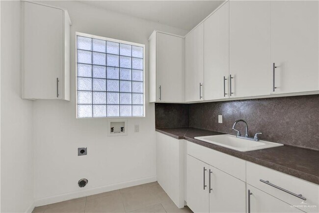 Building Photo - 3412 S "M" St