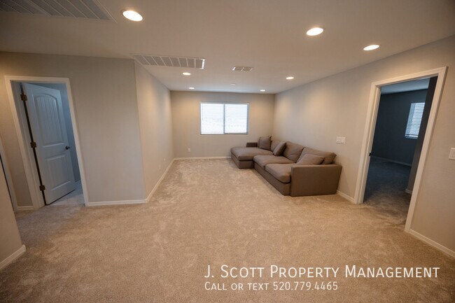 Building Photo - 5839 N 88th Ln