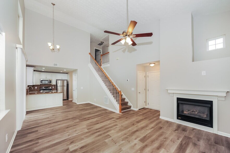 Building Photo - 1255 W Oaks Way