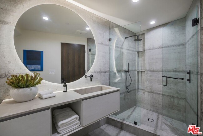 Building Photo - 9270 Kinglet Dr