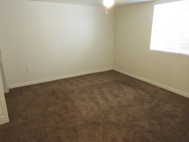 Building Photo - 3 bed - 2 bath Single Family Home in the Heart of Cedar City