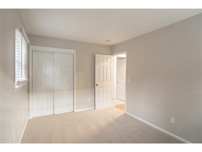 Building Photo - 6418 Knoll St