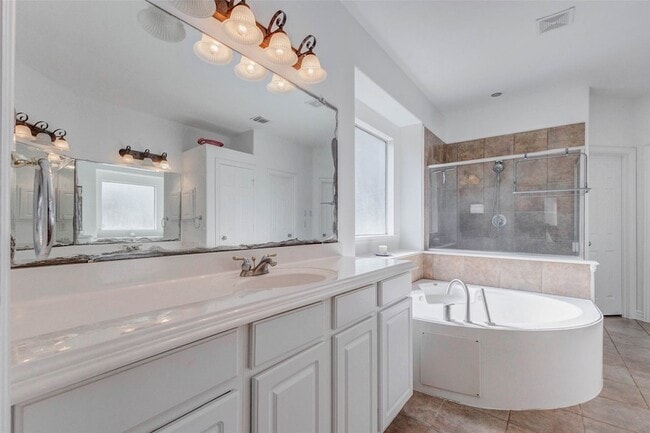 Building Photo - 26511 Cresent Cove Ln