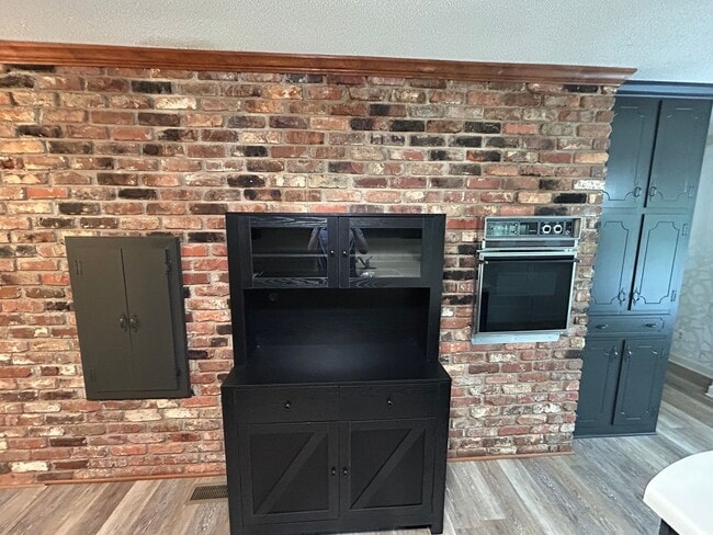 Building Photo - Spacious Multi-Level Brick Home