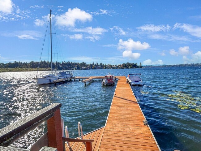 Building Photo - 2bd/1.5ba Kirkland Condo