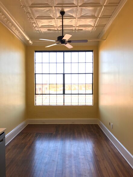 Building Photo - 126 E Innes St