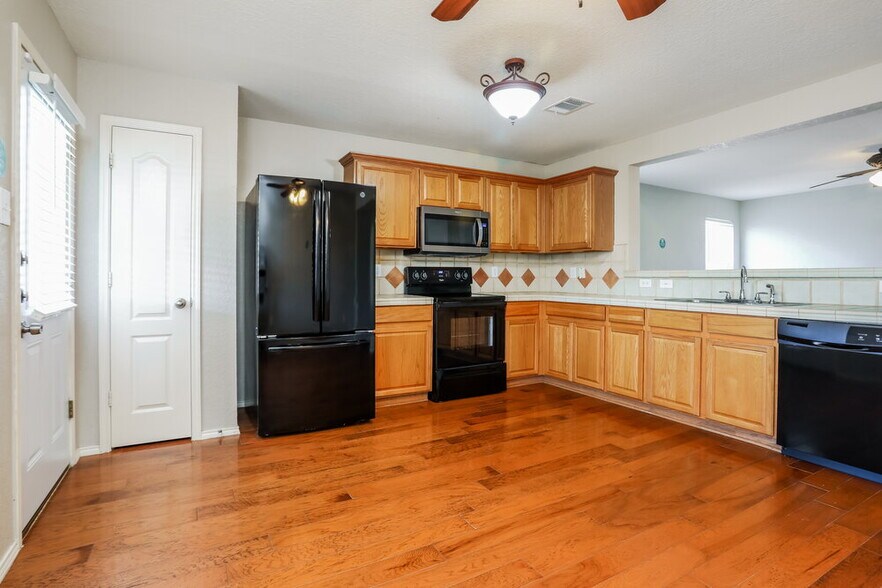 Building Photo - 7501 Grass Valley Tr