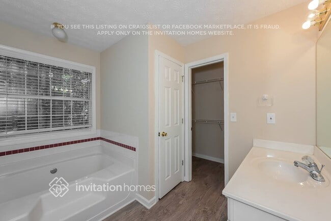 Building Photo - 710 Suwanee Lakes Cir NW