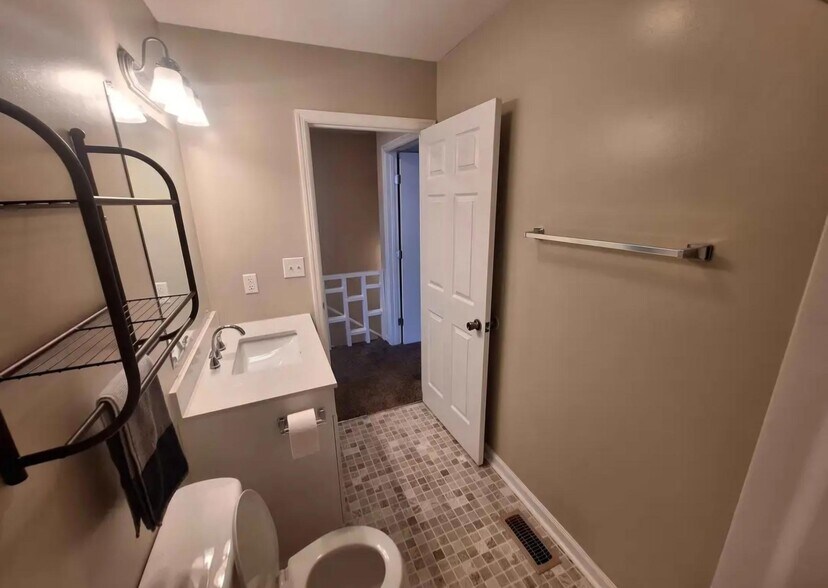 Building Photo - 63 Agappa Ln