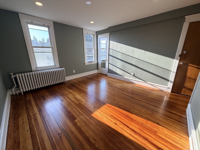 Building Photo - 222 Lewis Ave