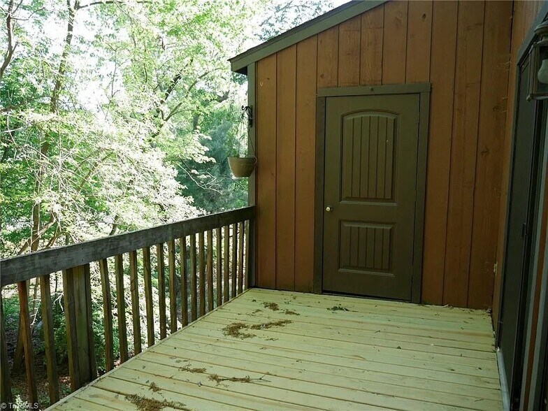 Building Photo - 704 Aspen Trl