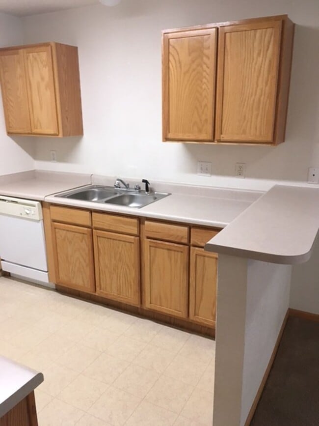 Building Photo - Fort Collins 2 Bedroom Condo Steps from CSU - Available Now