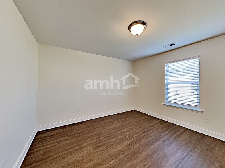 Building Photo - 251 Lake St