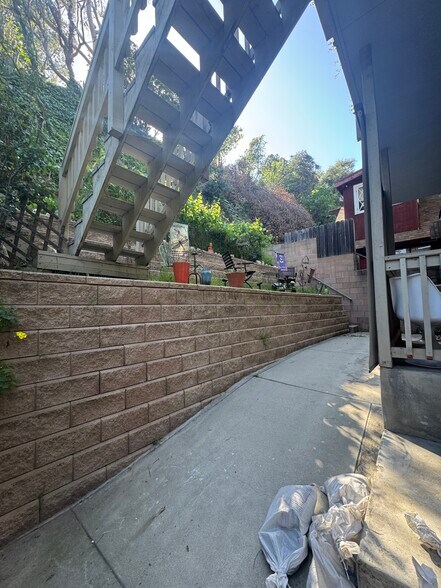 Building Photo - 673 Brookside Ln