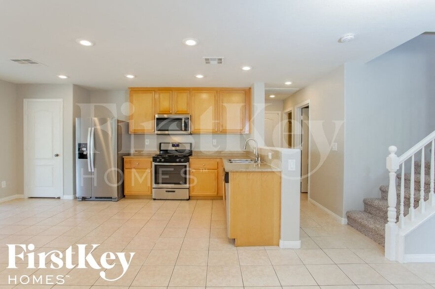 Building Photo - 8332 N Blazing Sky Ct