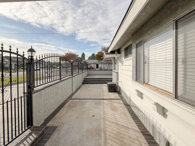 Building Photo - CORNER LOT POOL HOME | JUST REMODELED 4 BEDROOM | FOR RENT IN WEST GARDEN GROVE