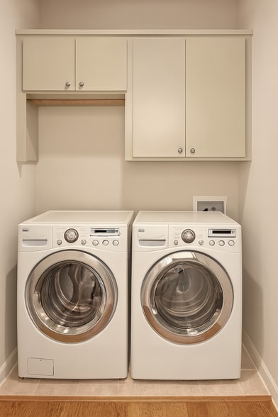 Building Photo - 5311 Lillian St