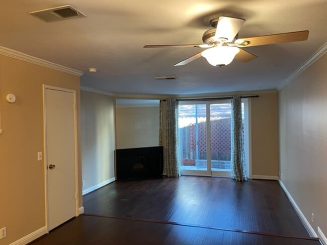 Building Photo - Wonderful 2 story 2 bedroom, 1.5 bath town...