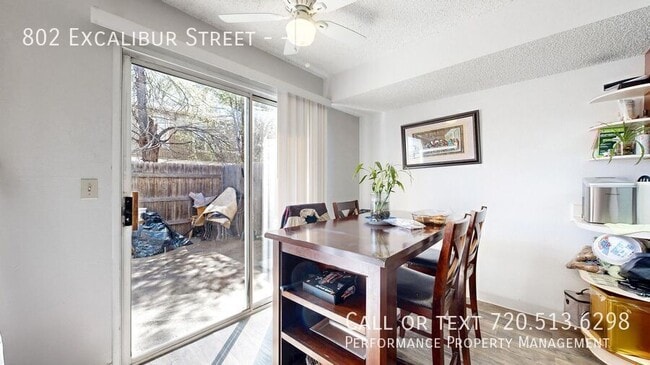 Building Photo - 802 Excalibur St