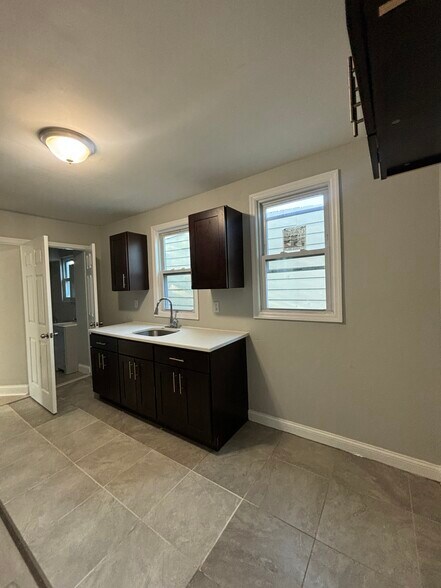 Building Photo - 591 S 19th St