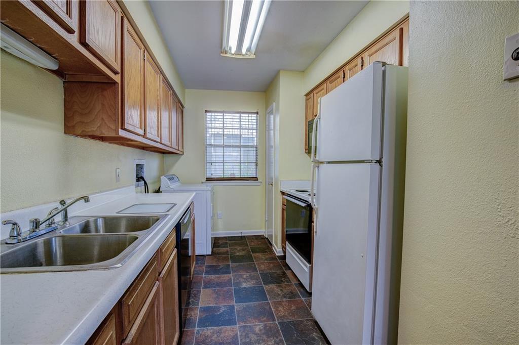 Building Photo - 2117 Giuffrias Ave