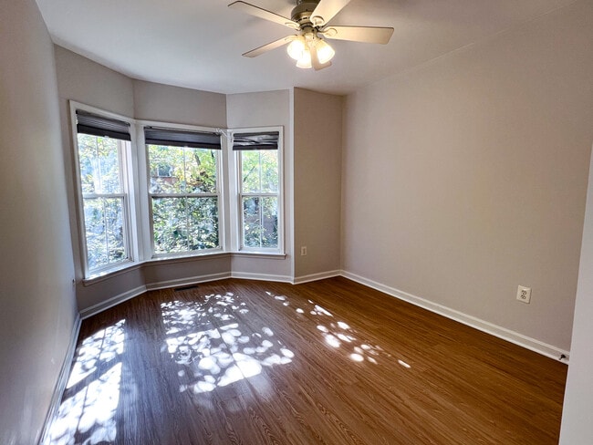 Building Photo - 557 Longhorn Crescent