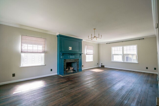 Building Photo - Charming 4 Bed, 2/5 Bath East Bench House
