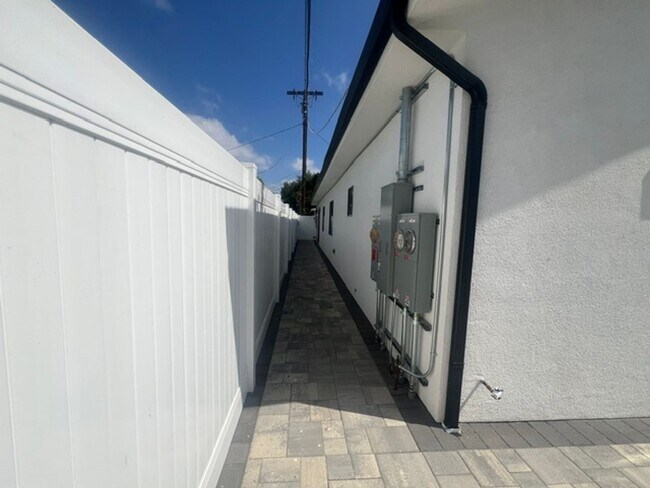 Building Photo - 7317-7321 Garden Grove Avenue