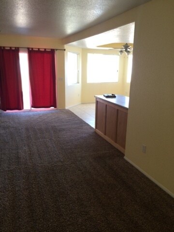 Building Photo - 4 BEDROOM HOME WITH VIEWS, NEAR WAALEW IN SYCAMORE ROCKS AREA OF APPLE VALLEY.