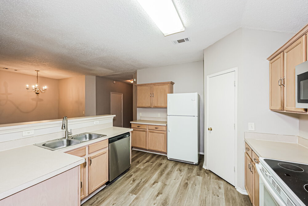 Building Photo - 322 Oakhurst Dr