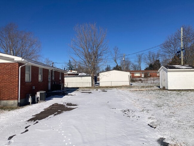 Building Photo - ALL Brick ** 1-level ** Corner Lot