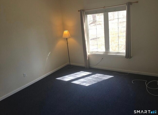 Building Photo - 70 Hubbard Rd