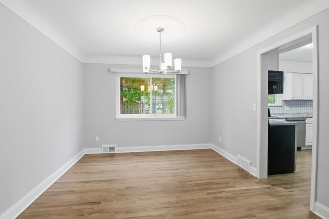 Building Photo - 32901 Blossom Ct