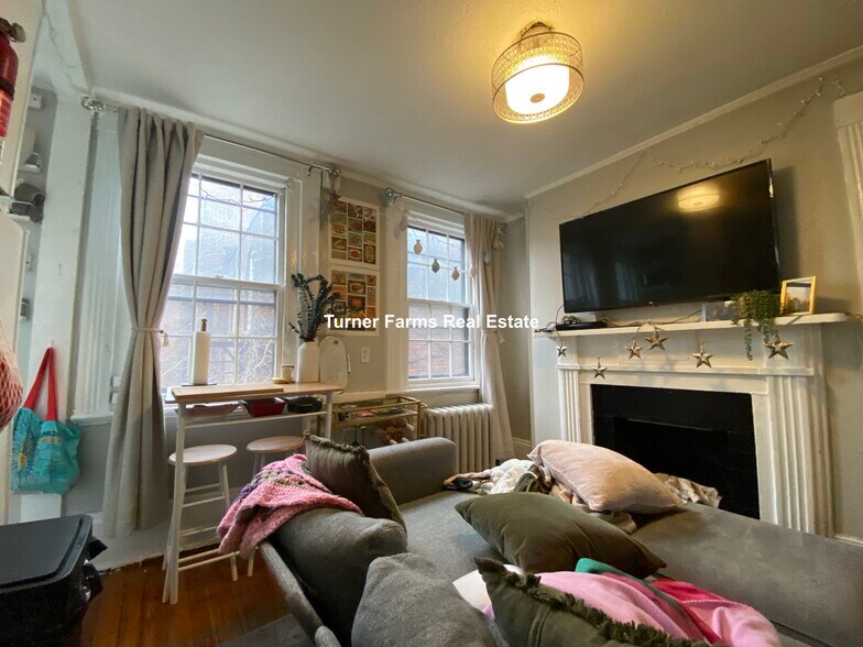 Primary Photo - 1 Champney Pl