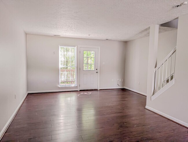 Building Photo - 45503 Knockeyon Ln