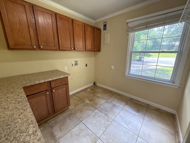 Building Photo - 204 N 57th St