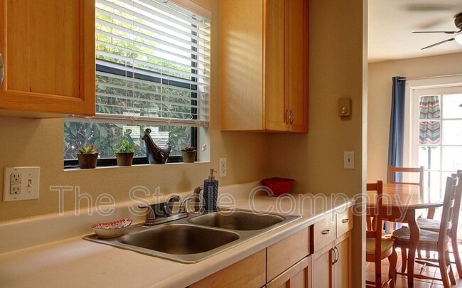 Building Photo - 1121 Chino St