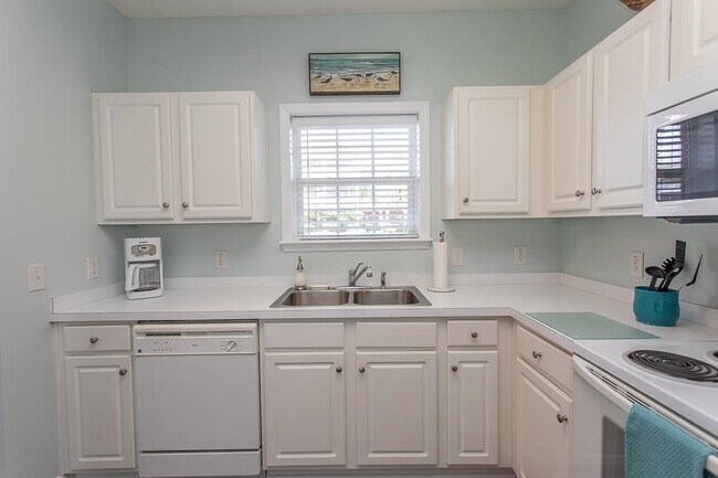 Building Photo - 5801 Oyster Catcher Dr