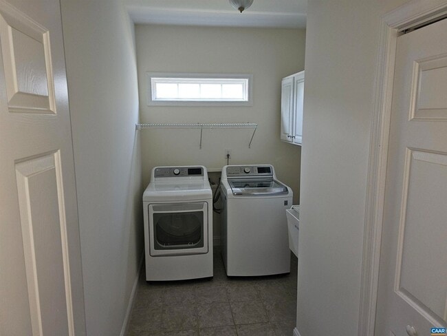 Building Photo - 134 Deerwood Dr