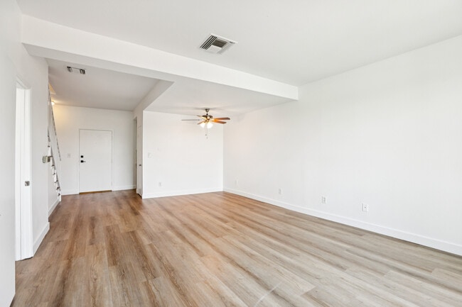 Building Photo - 3614 Empire Dr