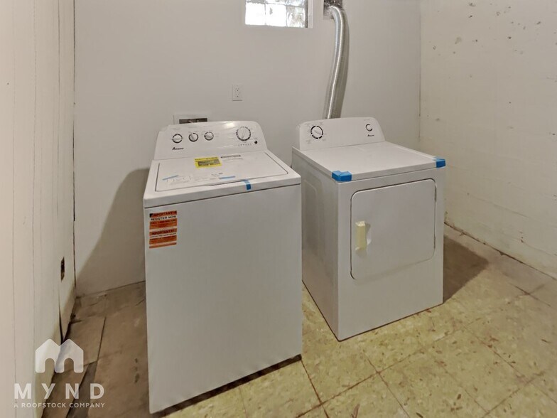 Building Photo - 1724 Woodlawn Ave