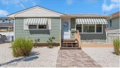 Building Photo - 138 10th Ave