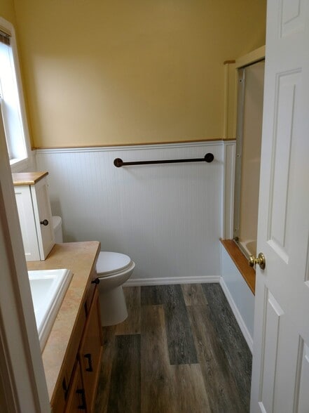 Master bath. - 310 N Sweetgrass Ave
