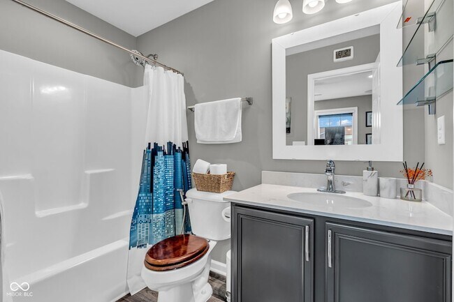 Building Photo - 315 Steeples Blvd