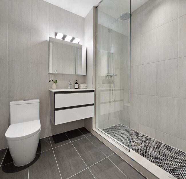 Building Photo - 128 W 26th St