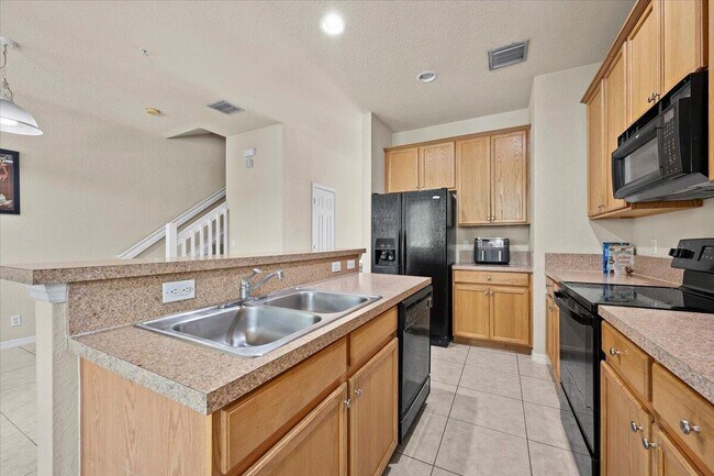 Building Photo - 335 E Thatch Palm Cir