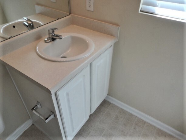 Building Photo - 1209 Plexor Ln