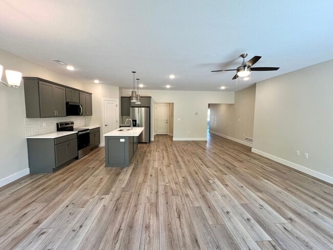 Building Photo - Newly built 3-bedroom duplex in Irvine Acres!