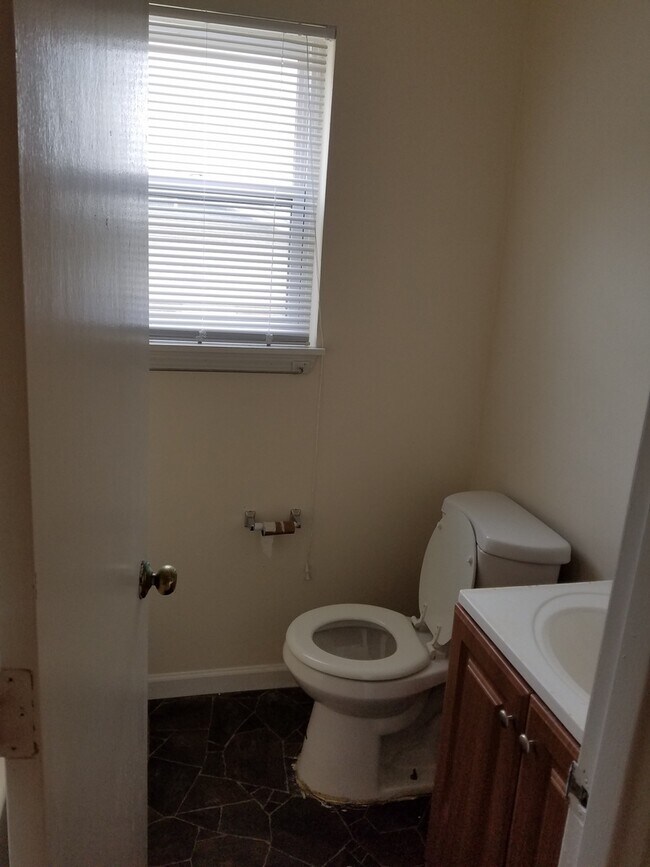 Building Photo - 746 Demaret Dr